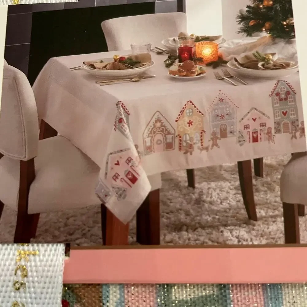Cupcakes & Cashmere Christmas Gingerbread Man 60x120 Holiday Tablecloth New